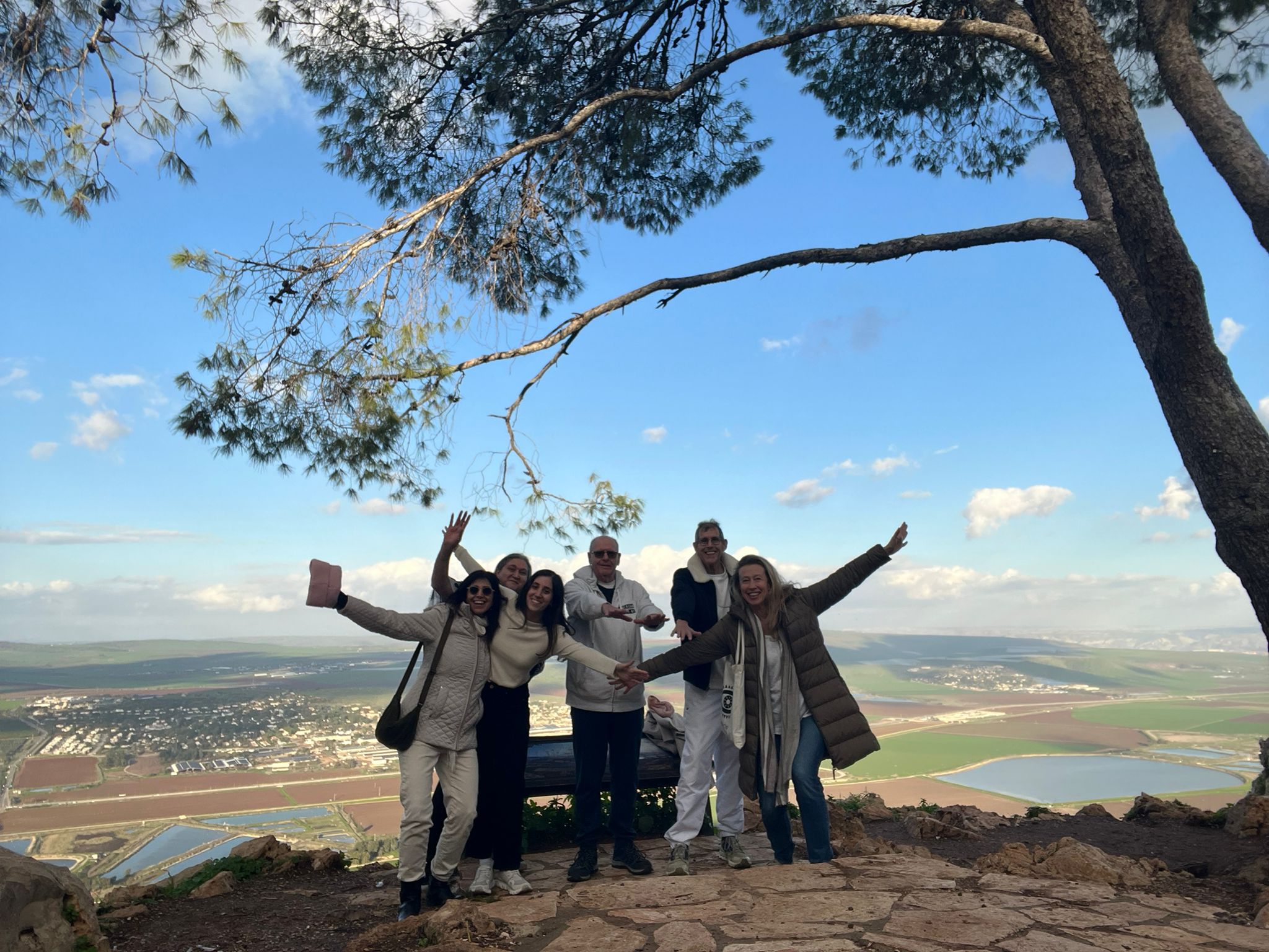 קבוצה בנופש חברה בבריאה