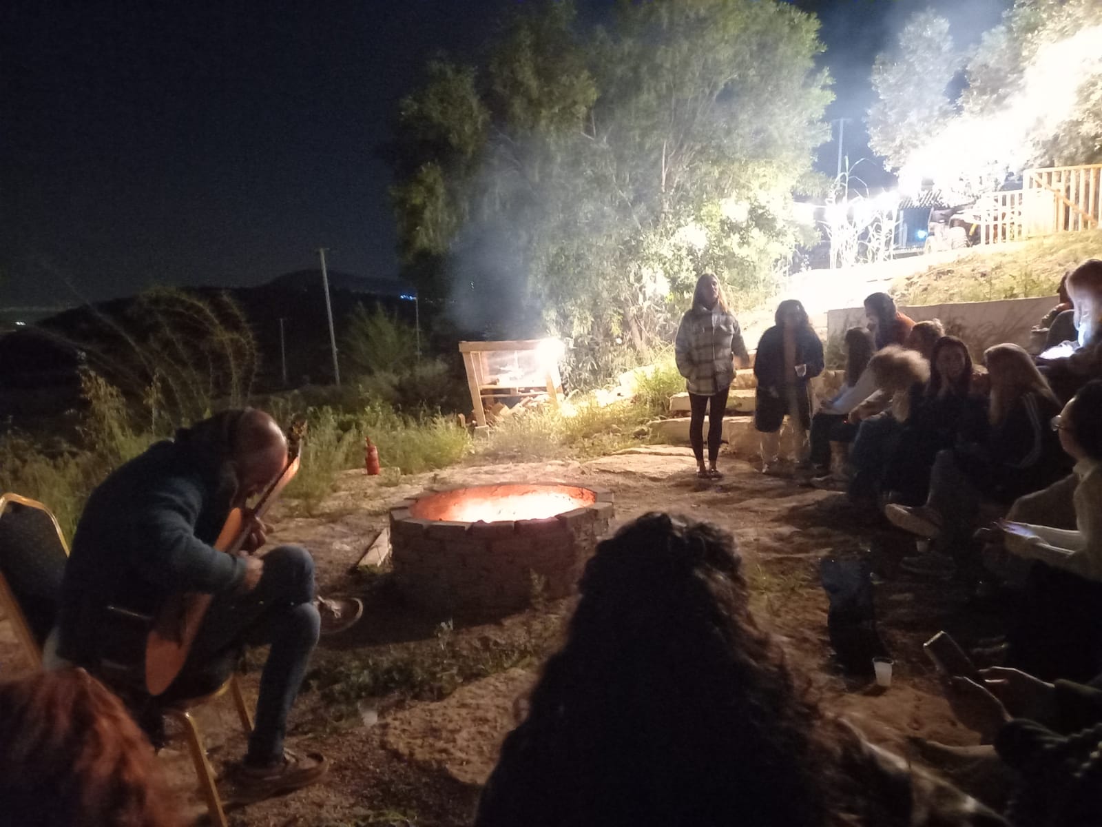 קבוצה בנופש חברה בבריאה