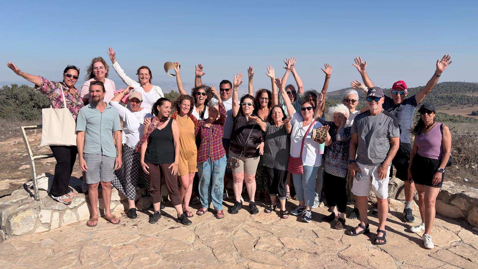 קבוצה בנופש חברה בבריאה